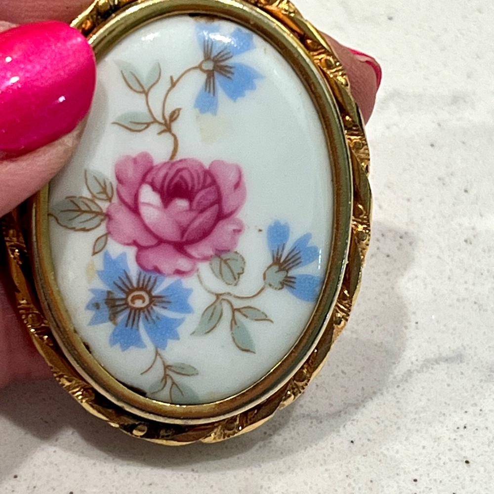 Vintage LIMOGES Hand Painted Flowers Rope Edge Oval Brooch Pin France - Picture 3 of 5